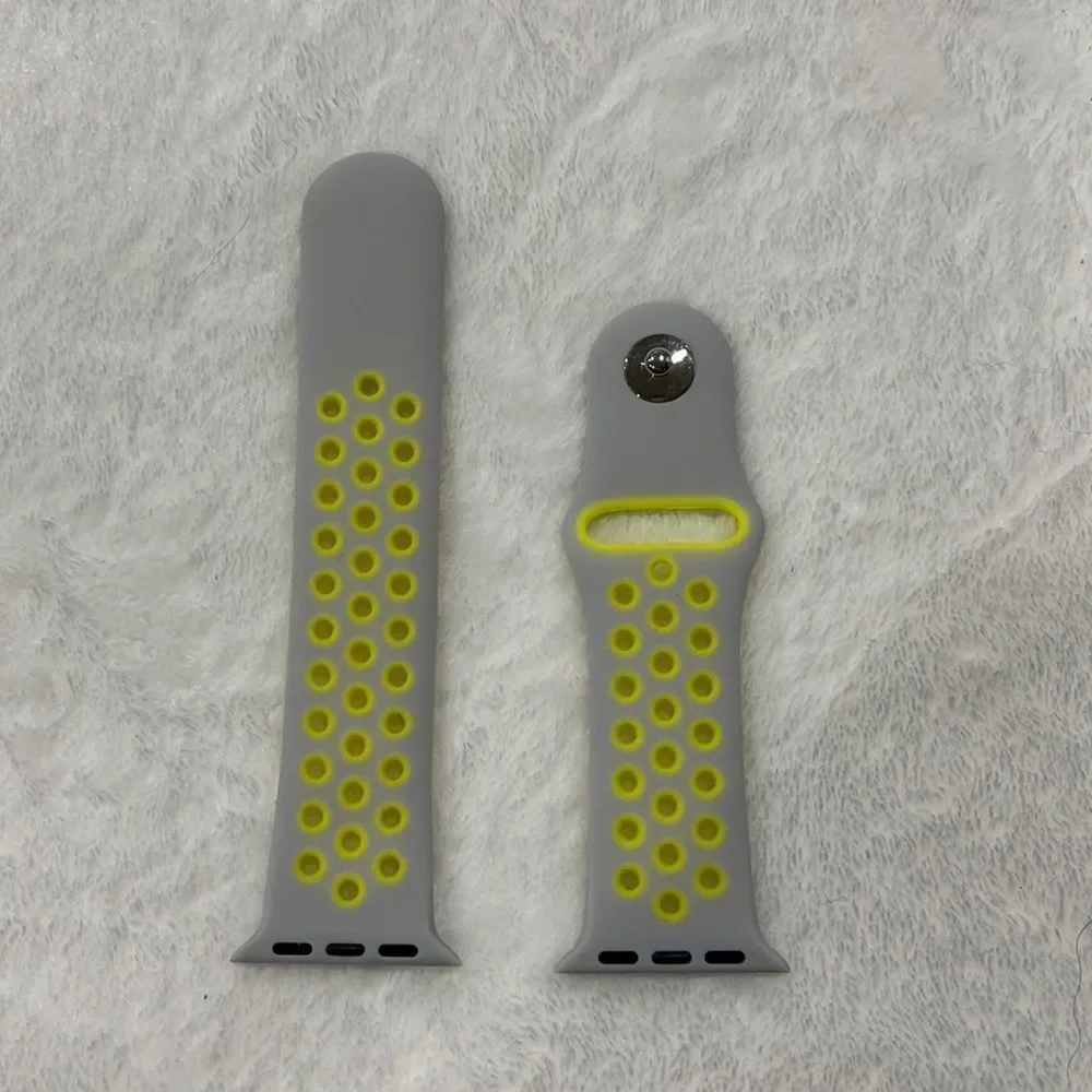 NWOT Apple Watch sports band (38/40)